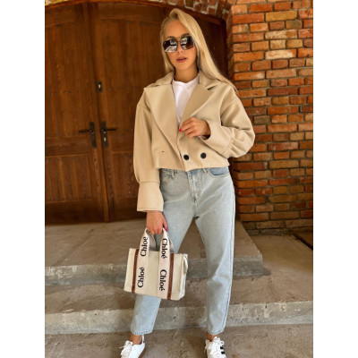 Kurtka o kroju marynarki...