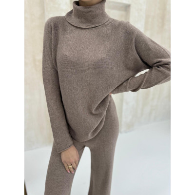 Komplet dzianinowy z golfem...