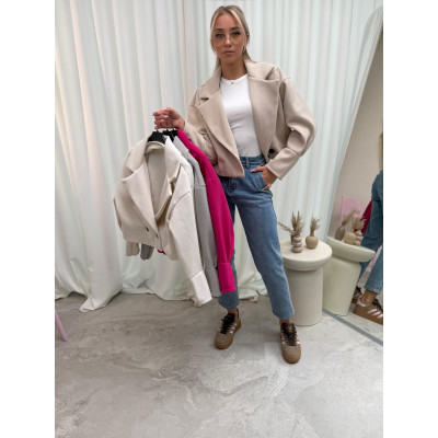 Kurtka o kroju marynarki...