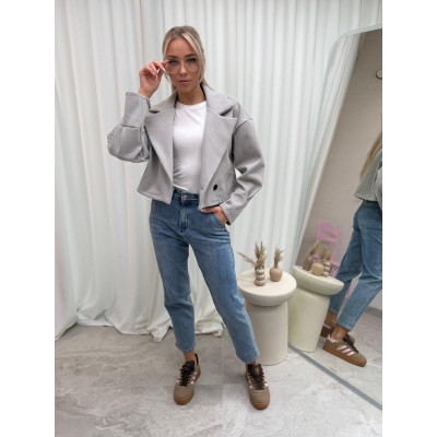 Kurtka o kroju marynarki...